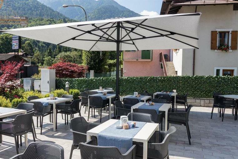 Hotel Milano Тьоне-ди-Тренто Экстерьер фото